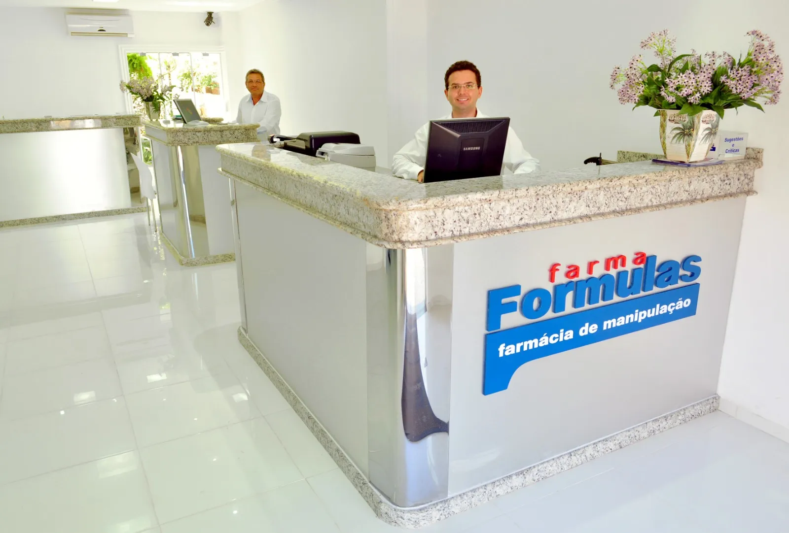 Interior e Recepção da Farmácia